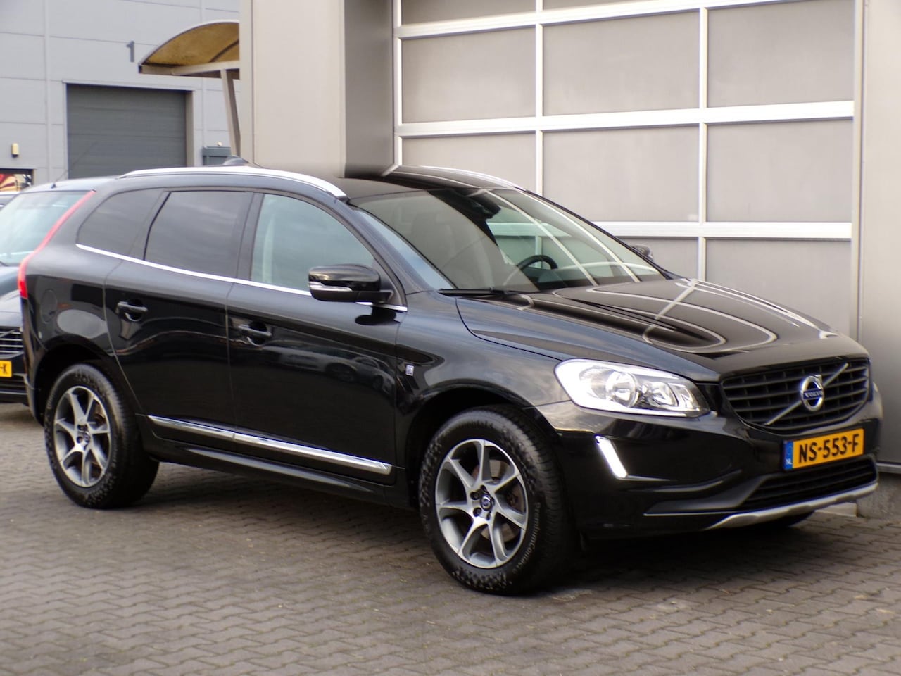 Volvo XC60 - 2.0 D4 FWD Ocean Race|Navi|Cruise|Trekhaak|Leder - AutoWereld.nl