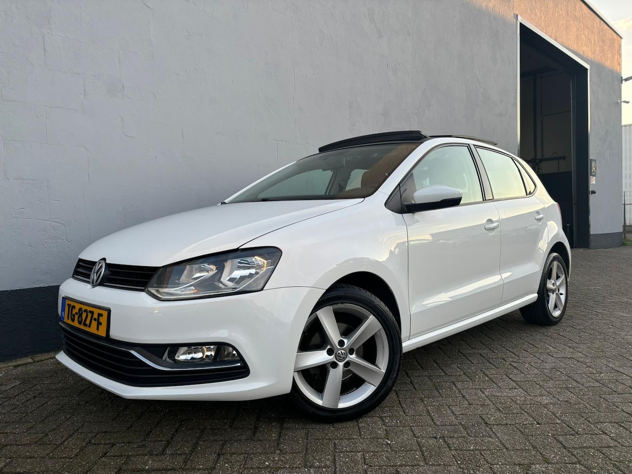 Volkswagen Polo - 1.2 TSI Highline - Panorama Dak - Carplay - AutoWereld.nl