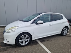 Peugeot 208 - 1.4 VTi Allure climatronick panoramadak, navigatie