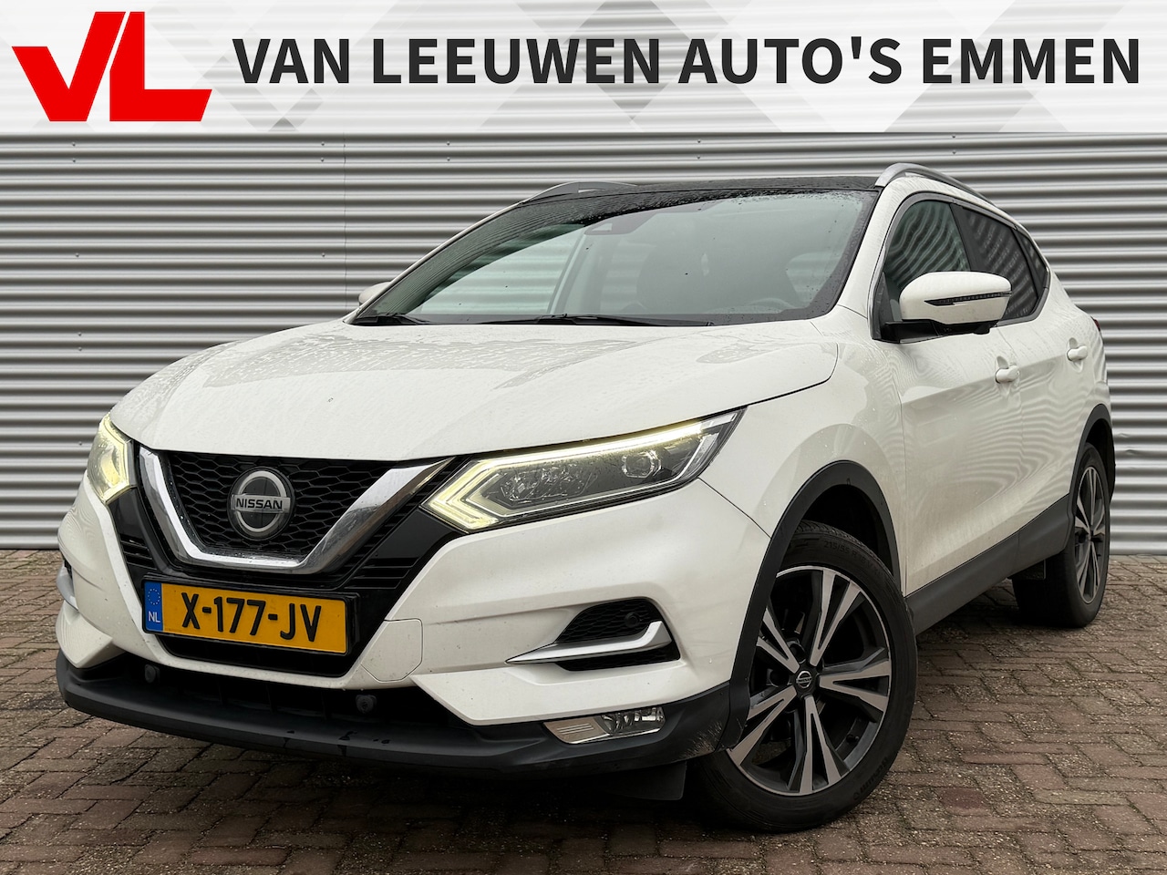 Nissan Qashqai - 1.3 DIG-T N-Motion | Panoramadak| Climate Control | Trekhaak | Navigatie | - AutoWereld.nl