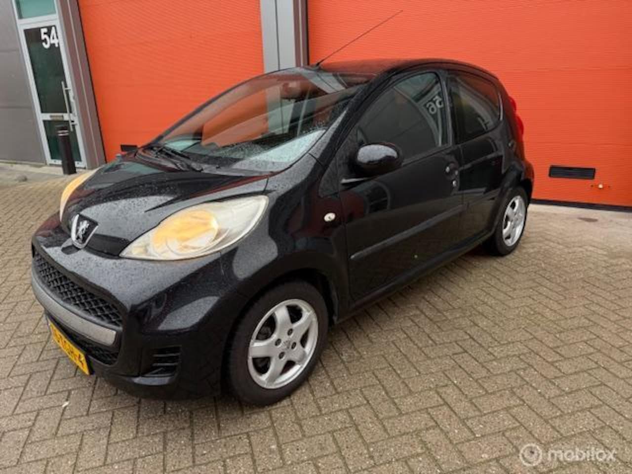 Peugeot 107 - 1.0-12V Black & Silver 5 DRS KM NAP APK 01-2027 - AutoWereld.nl