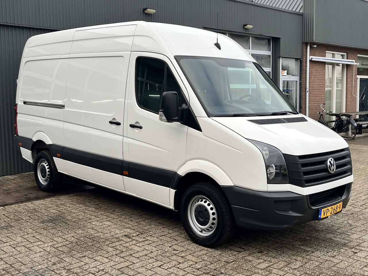 Volkswagen Crafter - 35 2.0 TDI L2H2 Kast Inrichting Trekhaak 3500kg Airco Cruise controle Werkplaats Lang hoog - AutoWereld.nl
