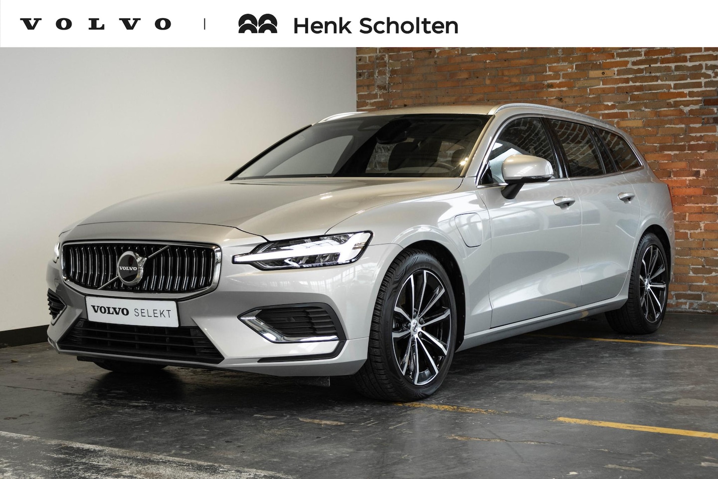 Volvo V60 - T6 Plug-in hybrid AWD Essential Bright | Stoelverwarming | Adaptive Cruise Control | BLIS - AutoWereld.nl