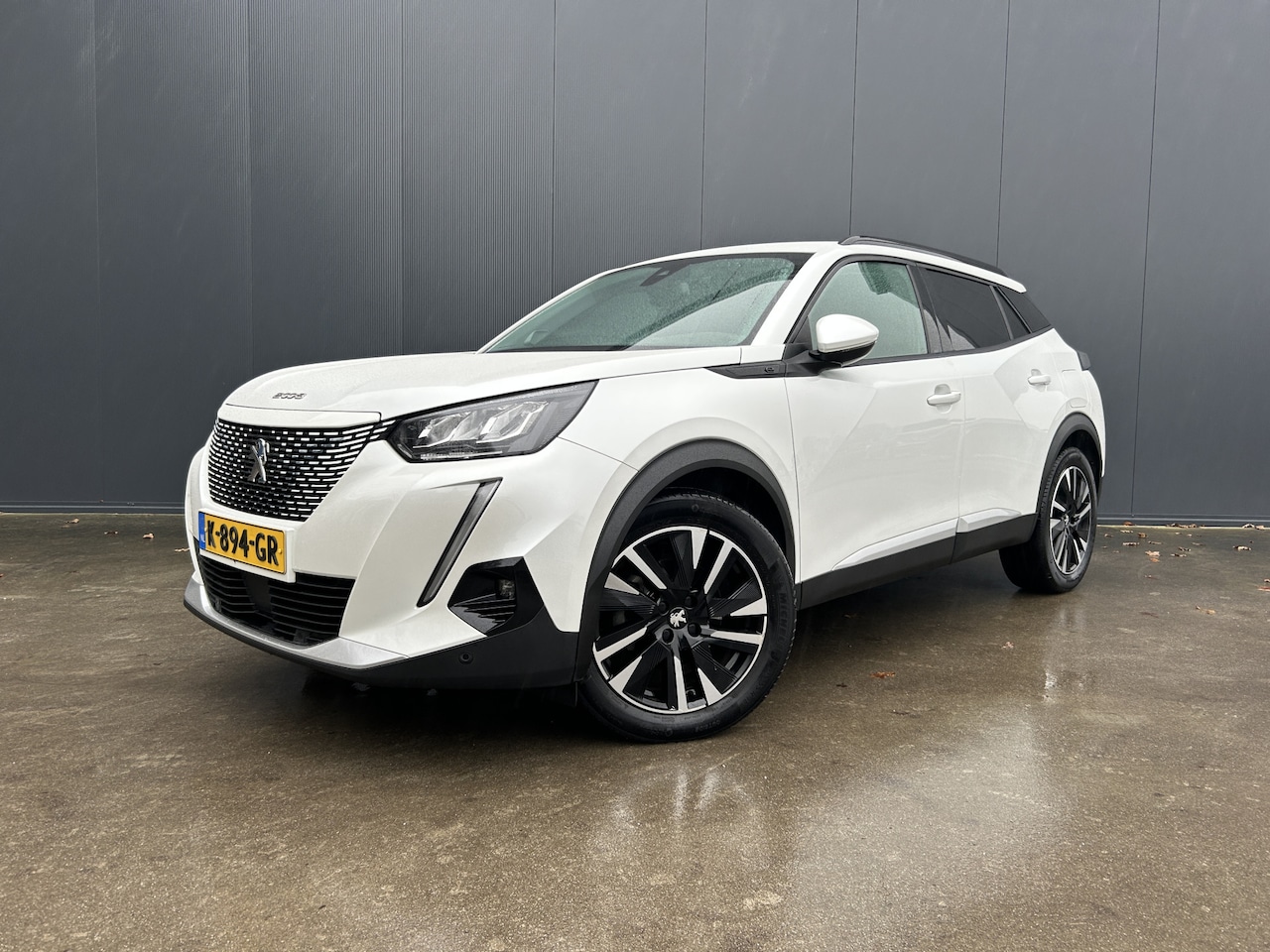 Peugeot e-2008 - EV Allure 50 kWh 1e EIGENAAT VIRTUAL COCKPIT ADAPT CRUISE CAMERA HALF LEER LED NAVI ECC - AutoWereld.nl