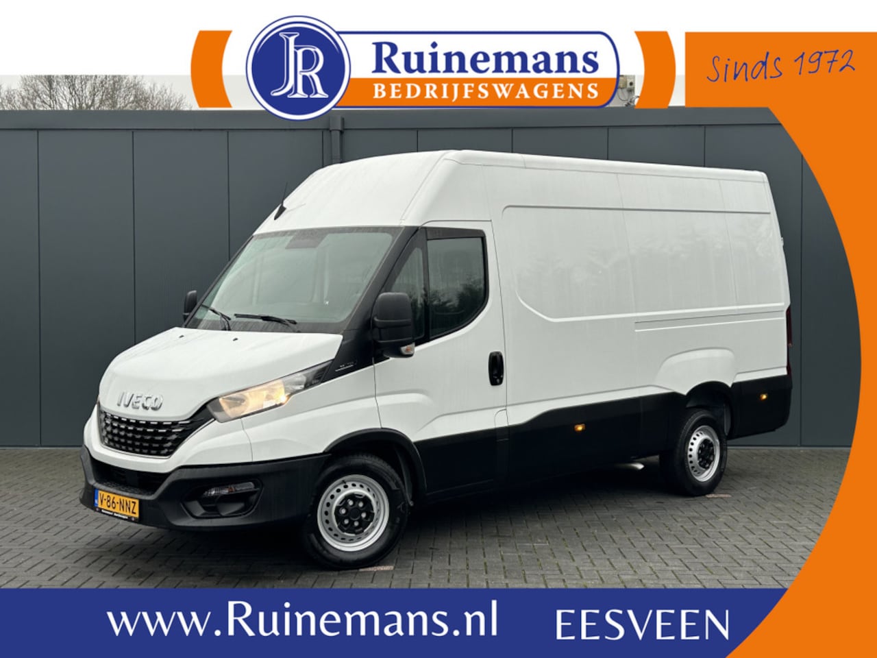 Iveco Daily - 35S14V 2.3 136 PK / L2H2 / 30.452 KM !! / 3.500 KG AHG / 270 A DEUREN / TREKHAAK / AIRCO / - AutoWereld.nl