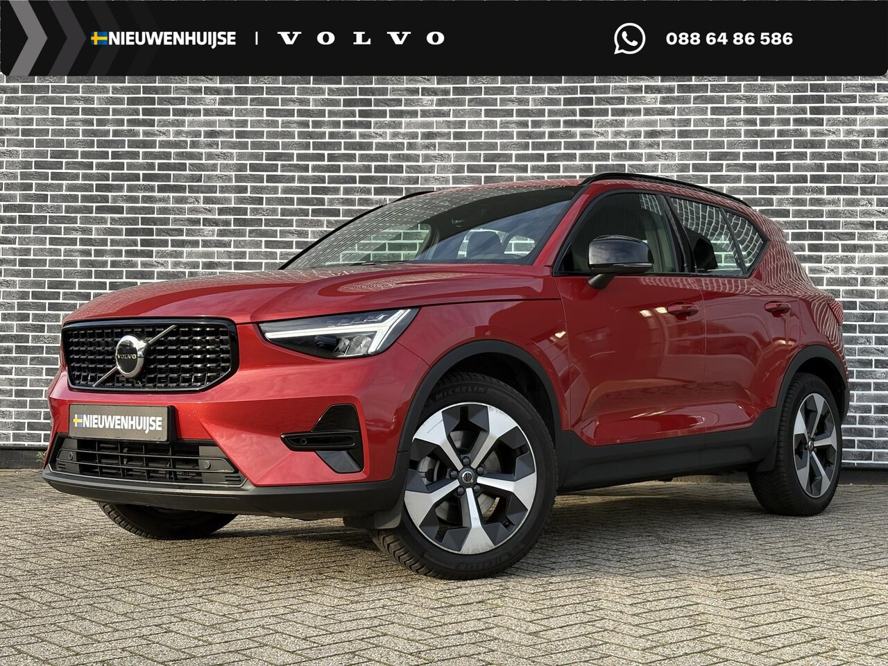Volvo XC40 - 2.0 B4 Plus Dark | Trekhaak | Adaptive cruise control | Harman Kardon audio | Verwarmbare - AutoWereld.nl
