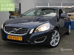 Volvo V60 - 2.0T Momentum AUTOMAAT/ECC/NAVIGATIE/TREKHAAK/NAP