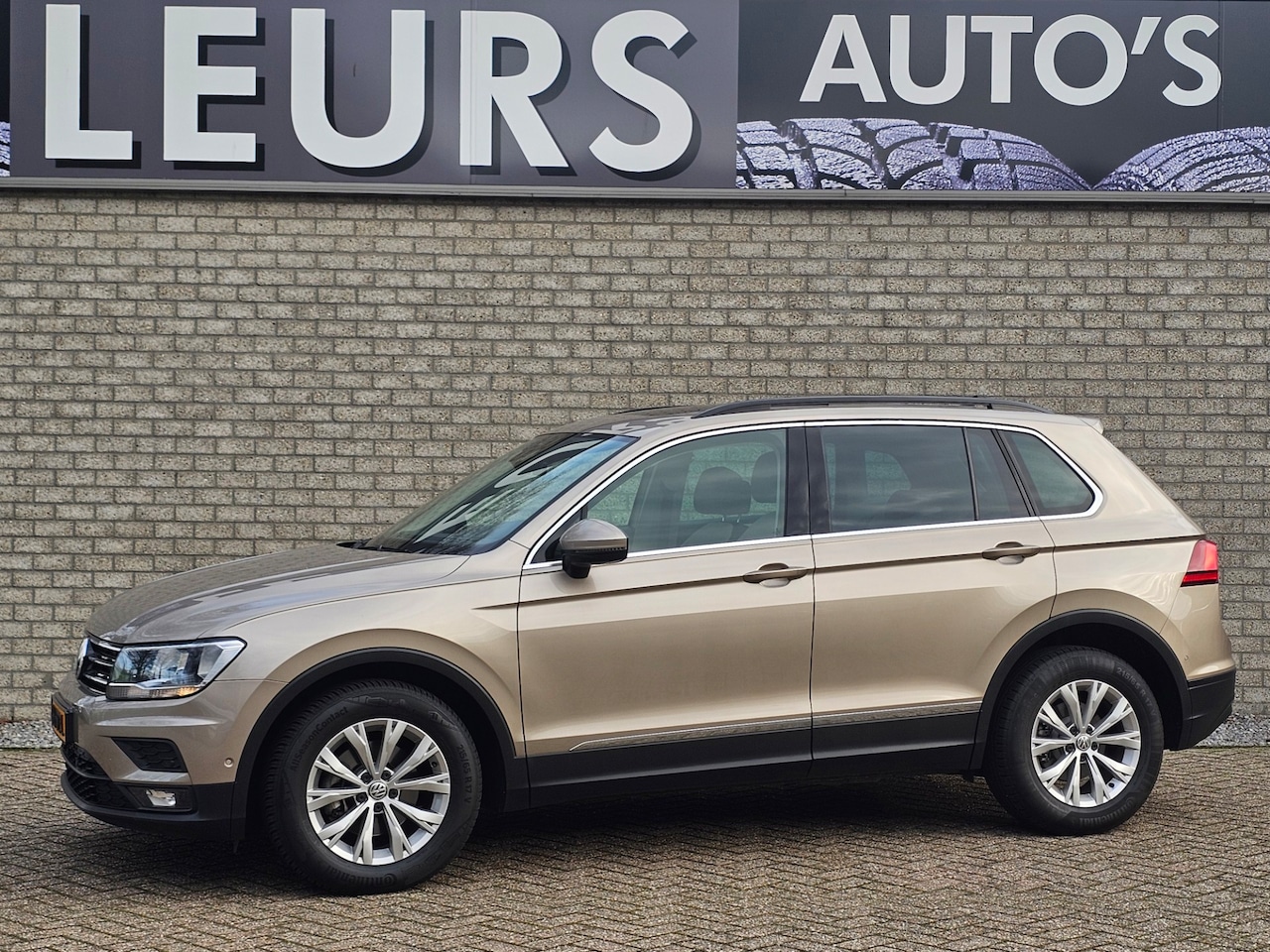 Volkswagen Tiguan - 1.4 TSI 4Motion Comfortline Business/Pano-dak/Leer - AutoWereld.nl