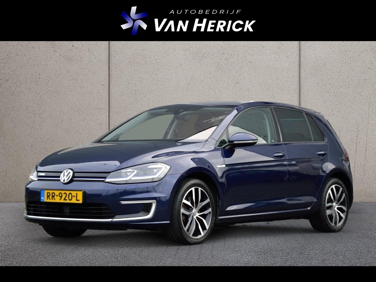 Volkswagen e-Golf - | ACC | Achteruitrijcamera | Dynaudio | Keyless - AutoWereld.nl