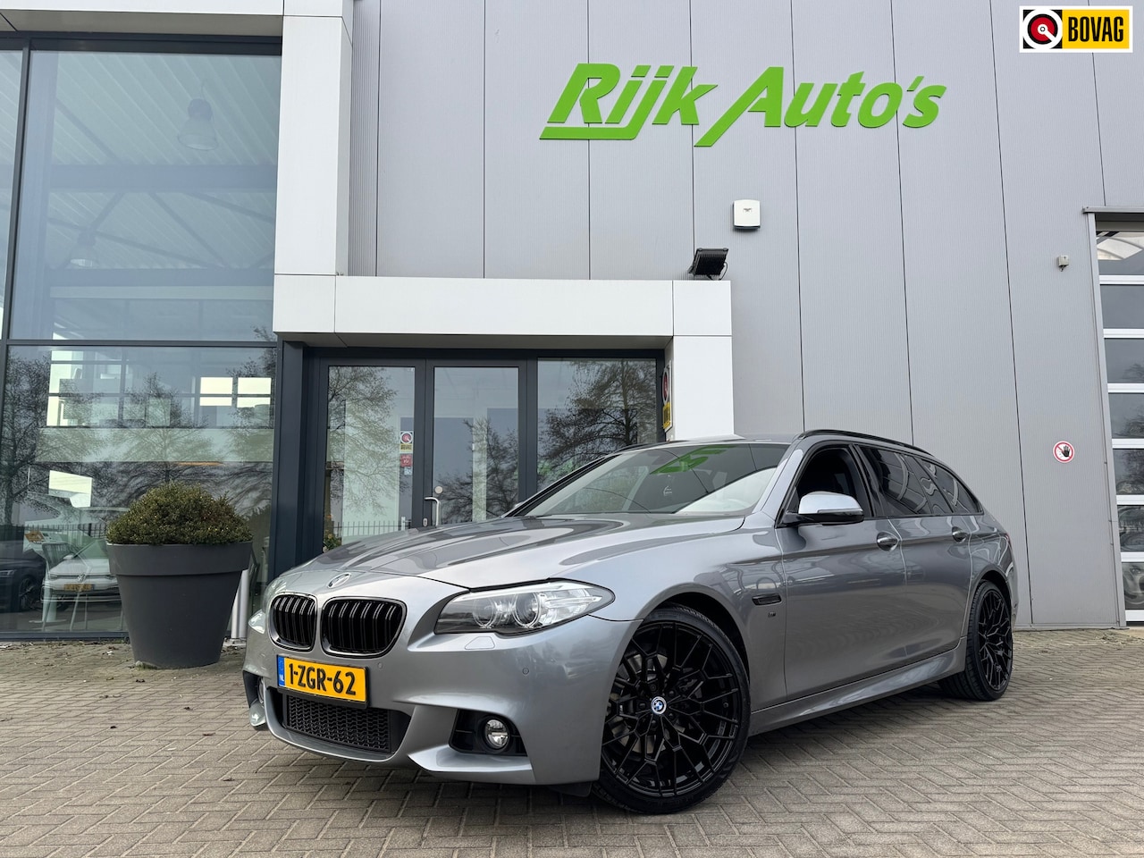 BMW 5-serie Touring - 520i Executive * M-Pakket * Navigatie * 18 Inch * NAP - AutoWereld.nl