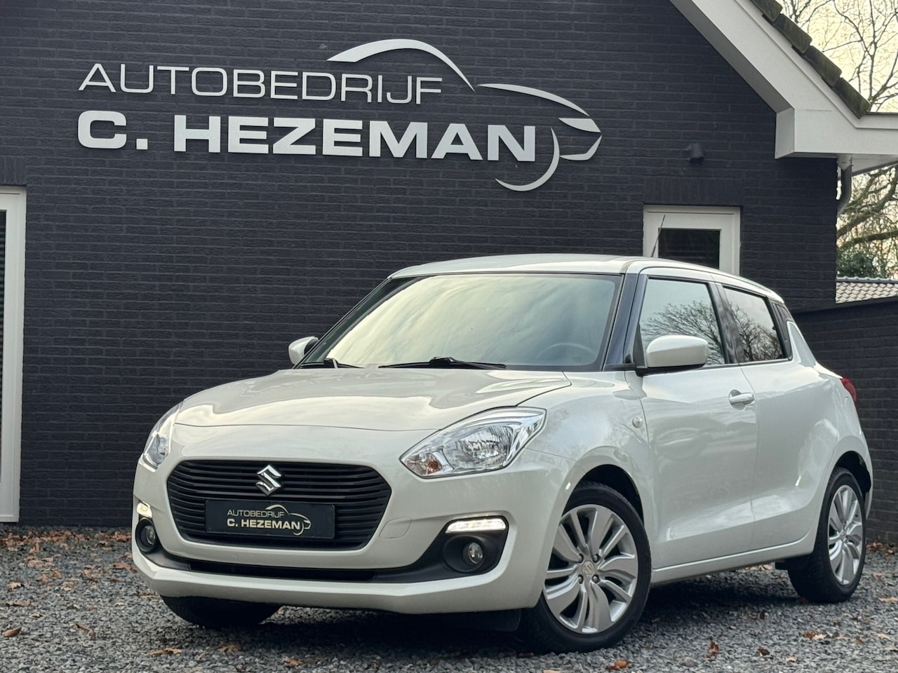 Suzuki Swift - 1.2 Business Edition 1e eigenaar DealerOH 72DKM! Camera Carplay AUX USB - AutoWereld.nl