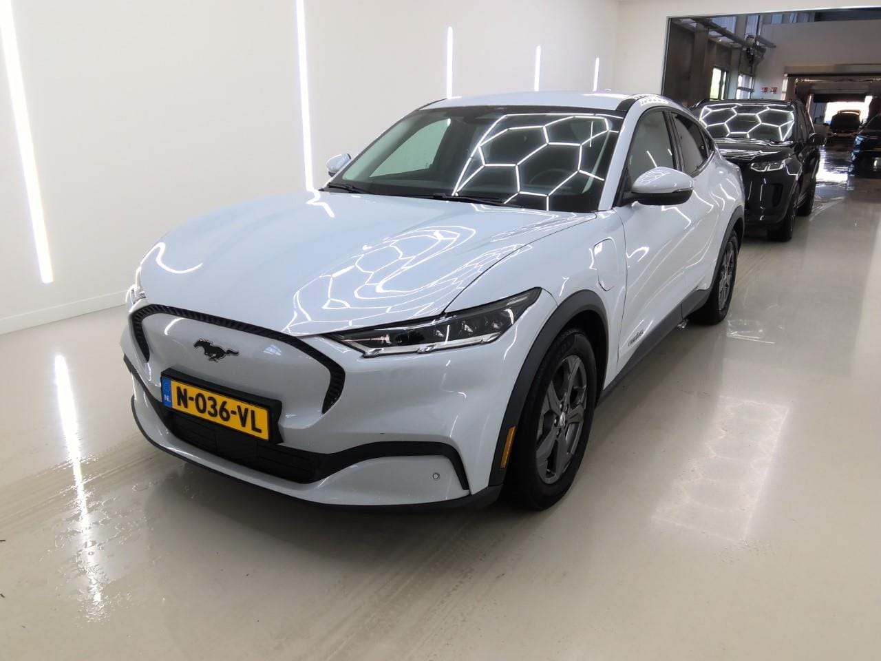 Ford Mustang Mach-E - Mustang Mach-E 75kWh 258pk RWD 94% SoH [ TREKHAAK+STOEL/STUURWIELVERWARMING+CARPLAY ] - AutoWereld.nl