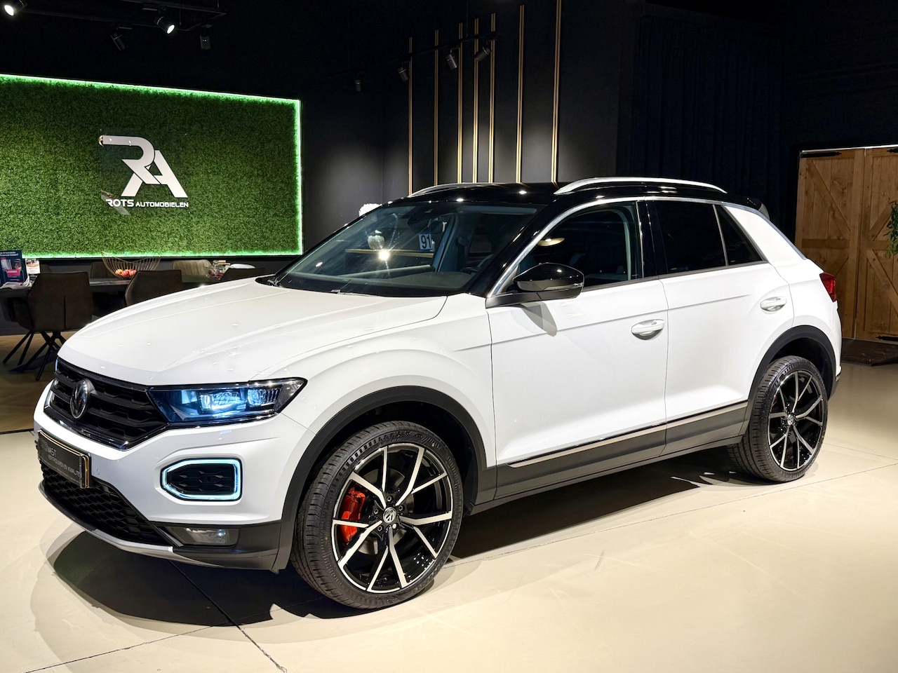 Volkswagen T-Roc - 1.5 TSI Sport DSG Navi|Keyles|Camera|ACC|Led Wit! - AutoWereld.nl