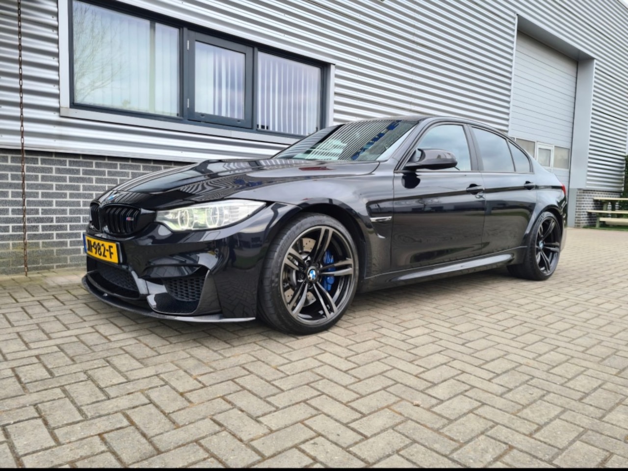 BMW M3 - F80 LEDER NAVI CRUISE PDC CARBON BLACK ON BLACK - AutoWereld.nl