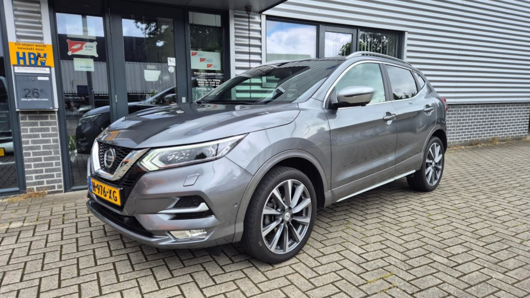Nissan Qashqai - 1.3 DIG TEKNA + LEDER PANO DAK TREKHAAK 360 CAMERA STOELVERW NAVI CRUISE LV - AutoWereld.nl