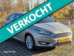 Ford Focus - 1.0 Titanium Navigatie airco cruis control parkeer sensor