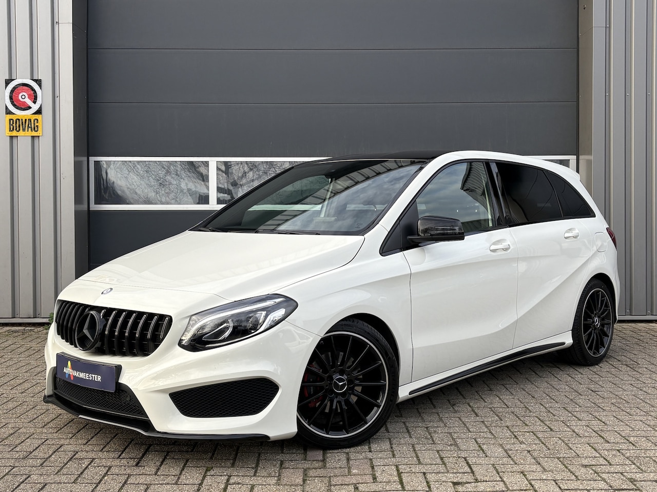 Mercedes-Benz B-klasse - 180 AMG Night Edition Plus Automaat | Navi | Camera | Leder/Alcantara | LED | Cruise | Int - AutoWereld.nl