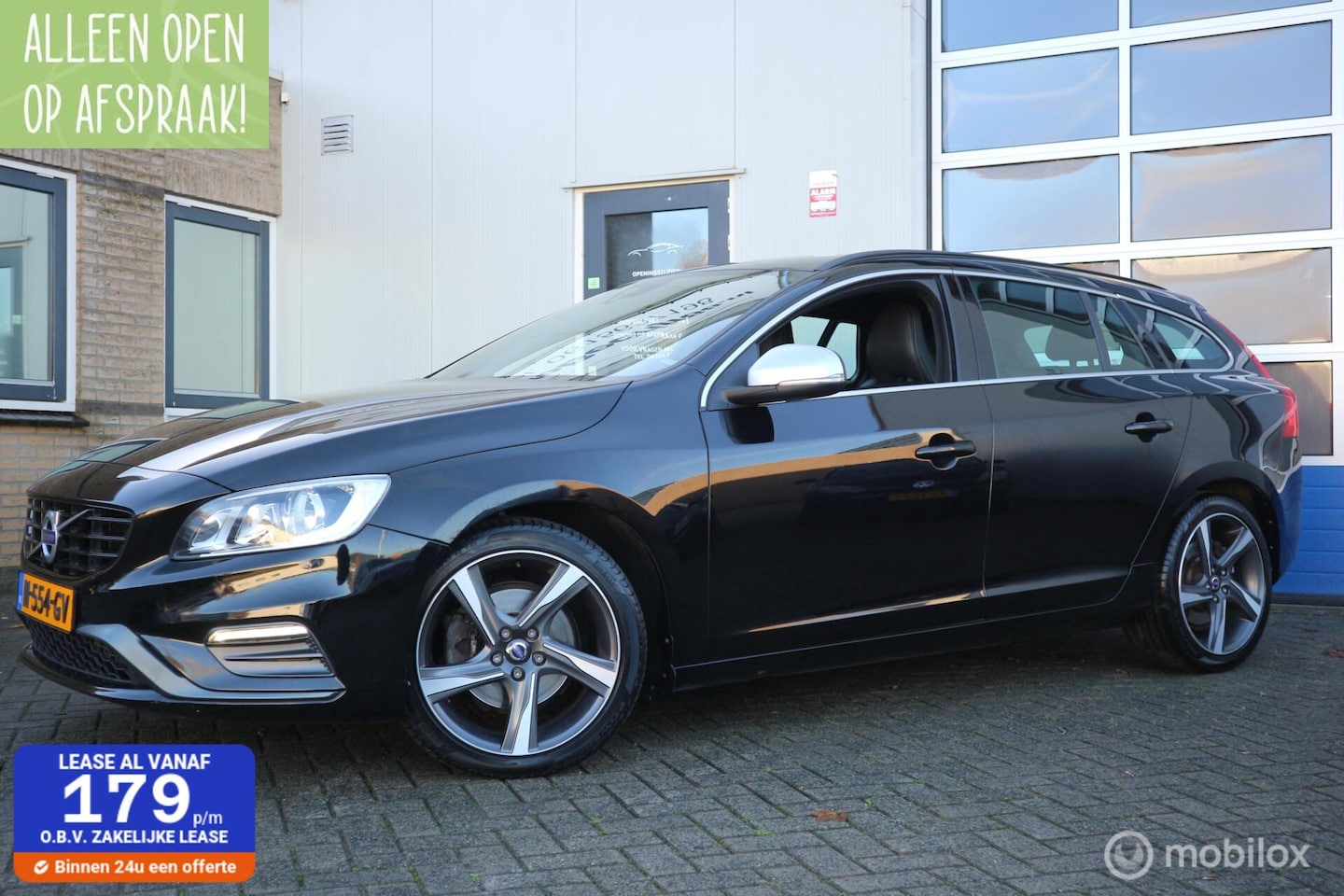 Volvo V60 - 2.0 D2 R-Design AUTOMAAT/LEDER/NAVIGATIE/TREKHAAK - AutoWereld.nl