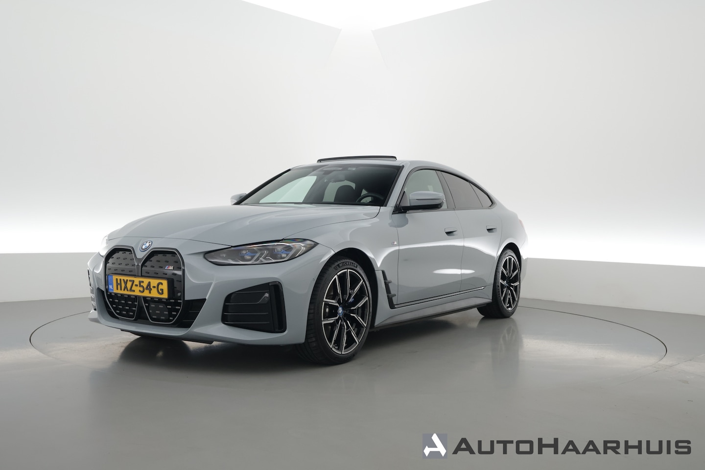 BMW i4 - eDrive40 84 kWh M Sport | Pano | HUD | Stoel+stuurverw. | Elek. trekhaak | Memory+Leder | - AutoWereld.nl