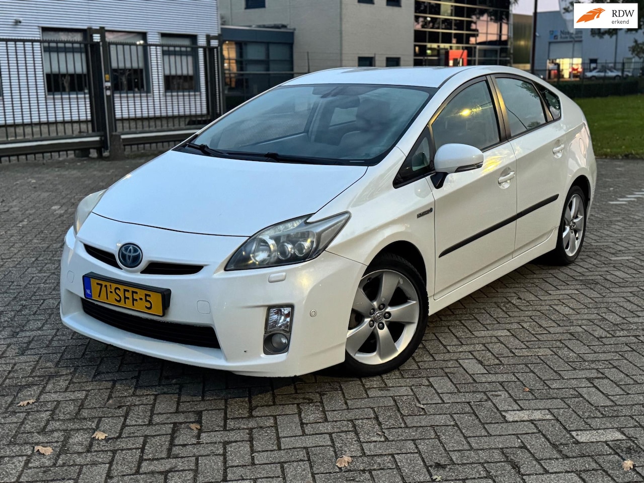 Toyota Prius - 1.8 Leder/Camera/Xenon/Stoelverwarming - AutoWereld.nl
