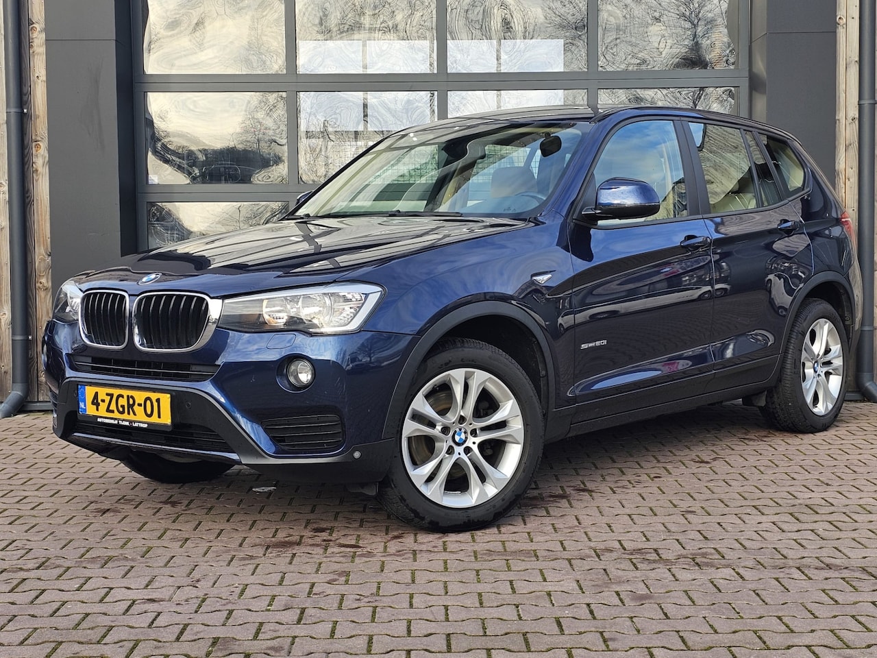 BMW X3 - sDrive20i | Automaat | Trekhaak | Cruise | LMV 18" | Licht en regensensor | - AutoWereld.nl