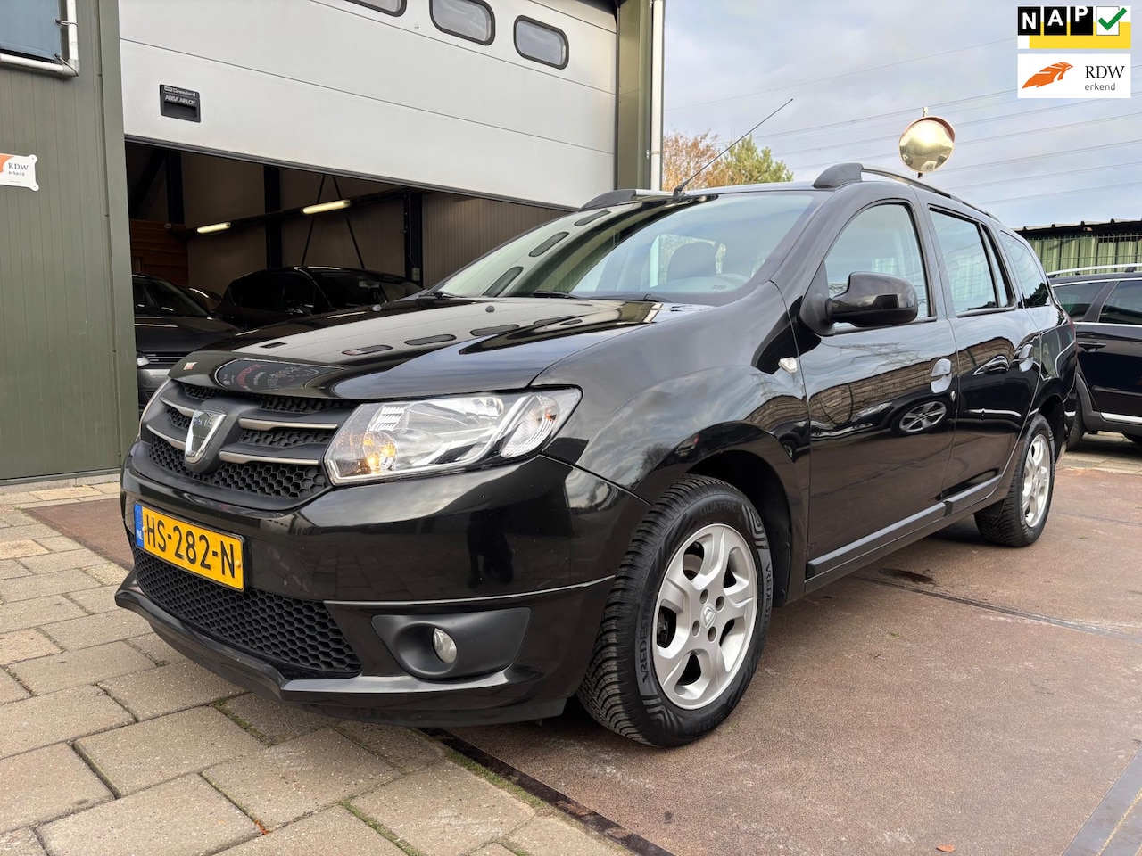 Dacia Logan MCV - 0.9 TCe Lauréate Airco Navi Cruise Zeer Mooi! - AutoWereld.nl