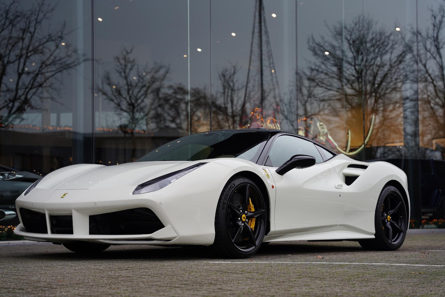 Ferrari 488 - 3.9 GTB HELE Sport Exhaust Carbon LED Passenger Display - AutoWereld.nl