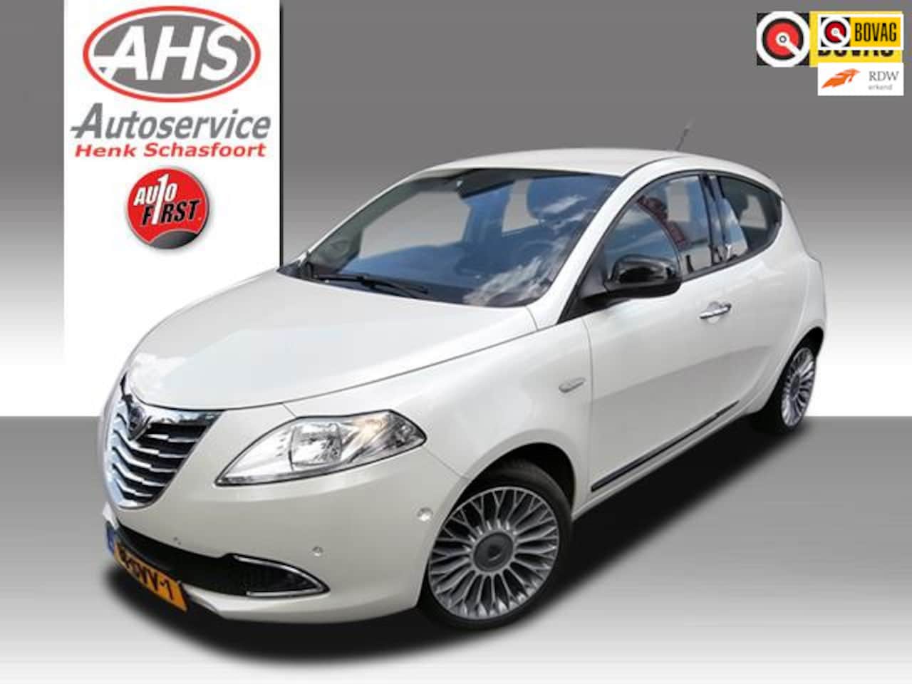 Lancia Y(psilon) - Ypsilon 0.9 TwinAir Platinum magic parking, parelmoerlak! - AutoWereld.nl