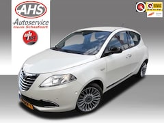 Lancia Y(psilon) - Ypsilon 0.9 TwinAir Platinum magic parking, parelmoerlak