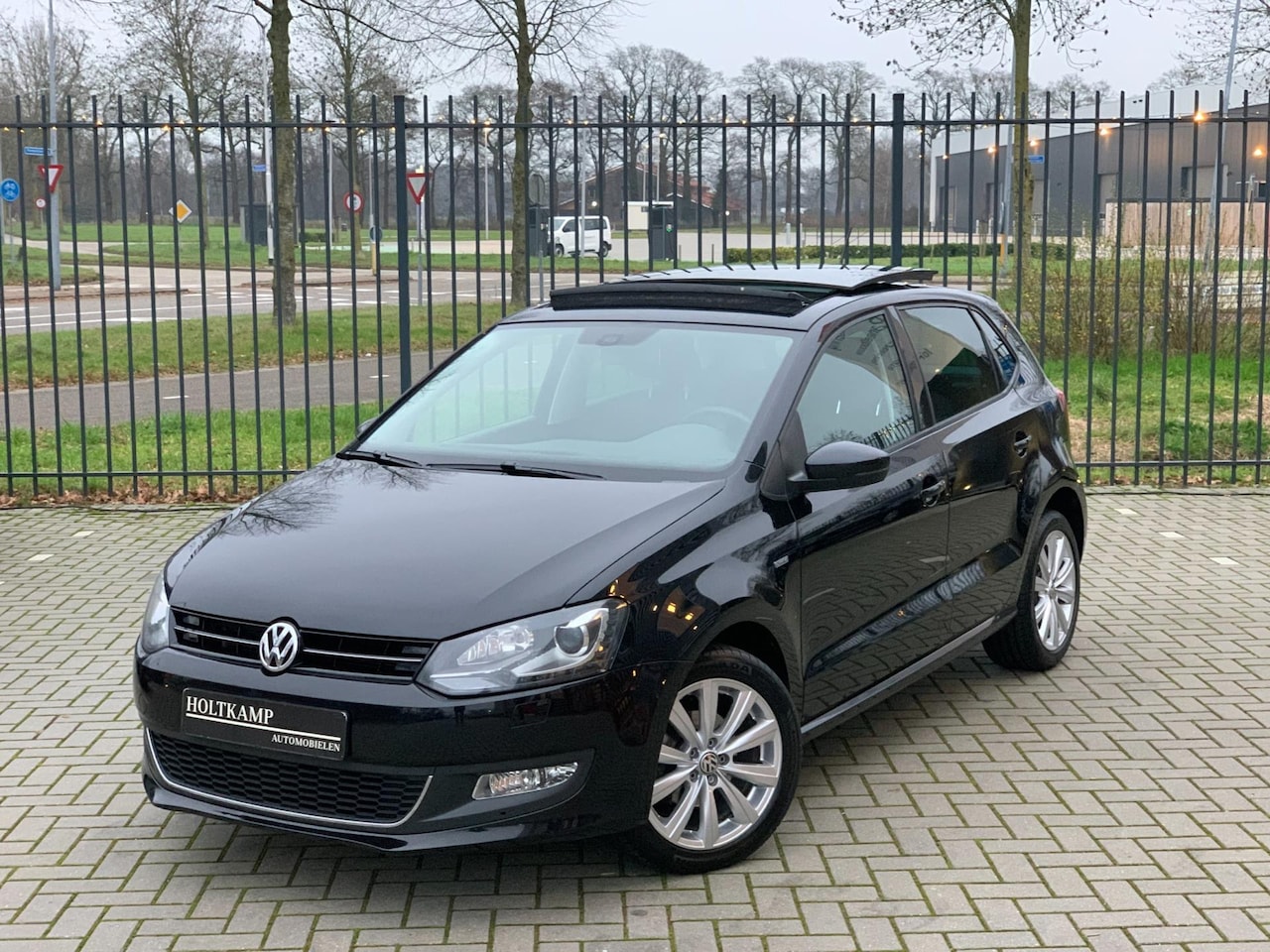 Volkswagen Polo - 1.6 TDI LIFE | PANO | XENON | KLIMA | LICHTMETALEN VELGEN - AutoWereld.nl