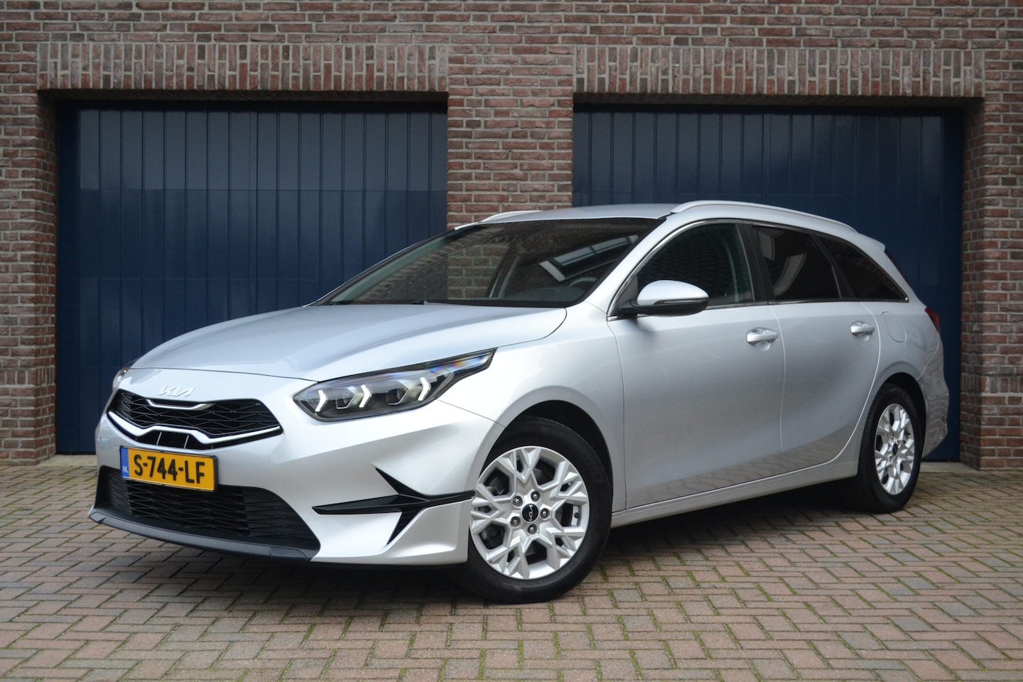 Kia Cee'd Sportswagon - Ceed 1.0 T-GDi DynamicLine | Trekhaak | Camera | Carplay/Android Auto | LED | Privacy glas - AutoWereld.nl