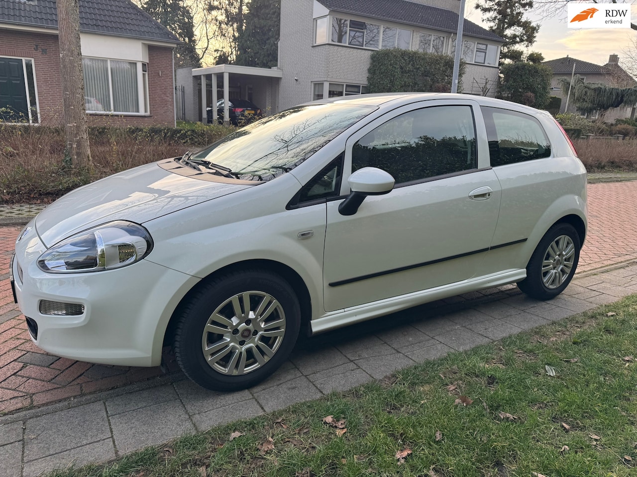 Fiat Punto Evo - 0.9 TwinAir Pop 0.9 TwinAir Pop, dealer onderhouden, APK 12-10-2026. - AutoWereld.nl
