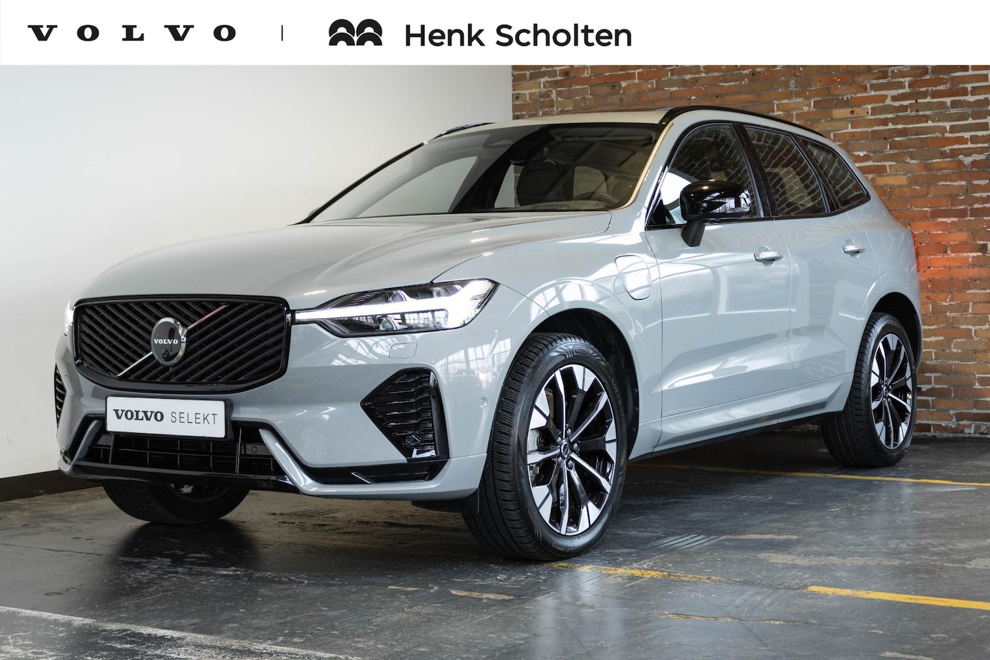 Volvo XC60 - T6 Plug-in hybrid AWD Ultra Dark | Stoelverwarming | Electrische wegklapbare trekhaak | He - AutoWereld.nl