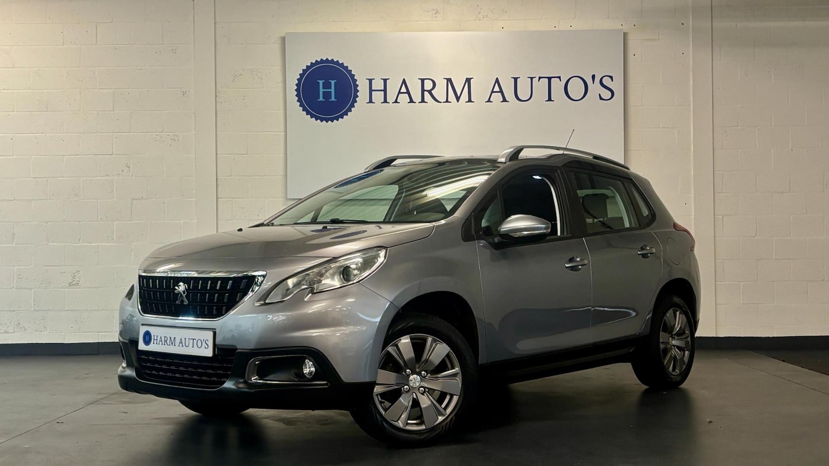 Peugeot 2008 - 1.2 PureTech Blue Lion Automaat / Pano / Navi / Trekhaak / Airco - AutoWereld.nl