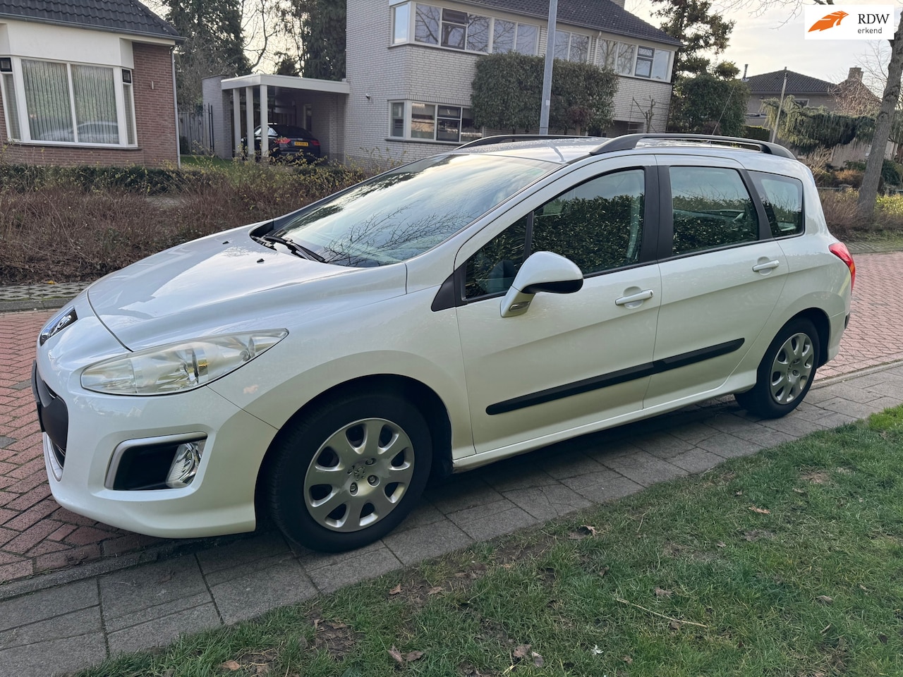 Peugeot 308 SW - 1.6 e-HDi, met airco, APK 30-01-2026. - AutoWereld.nl
