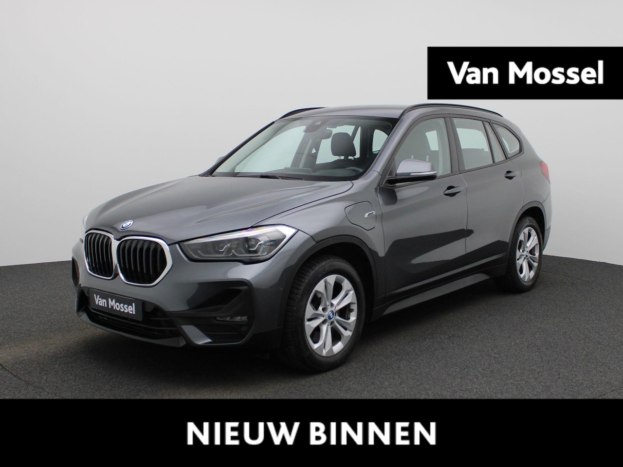 BMW X1 - xDrive25e Executive | ACHTERUITRIJCAMERA | NAVIGATIE | LEDEREN BEKLEDING | HEAD-UP DISPLAY - AutoWereld.nl