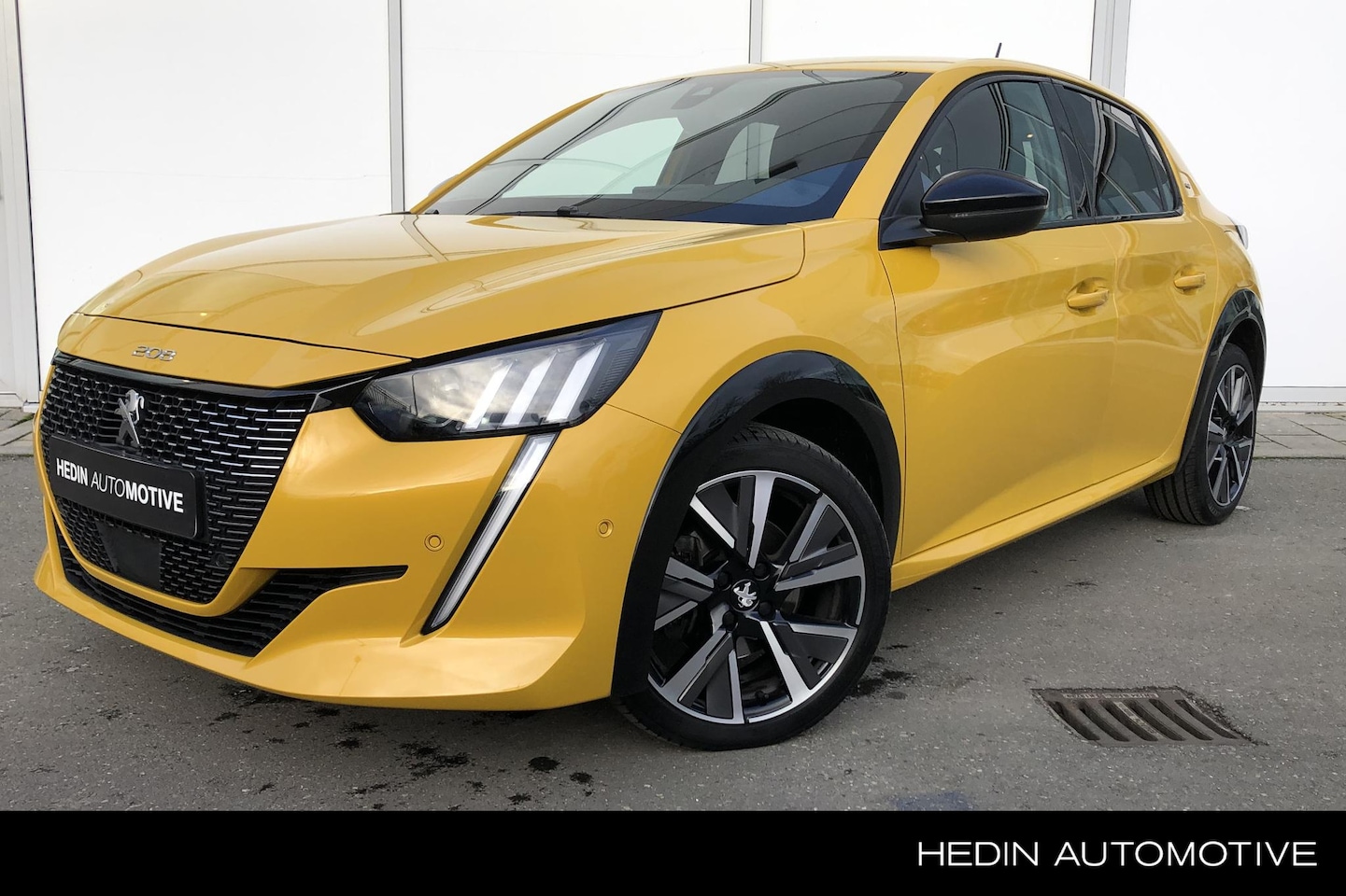 Peugeot 208 - 1.2 GT 100 pk Navigatie | Stoelverwarming | Achteruitrijcamera | Climate Control | 17" LM- - AutoWereld.nl