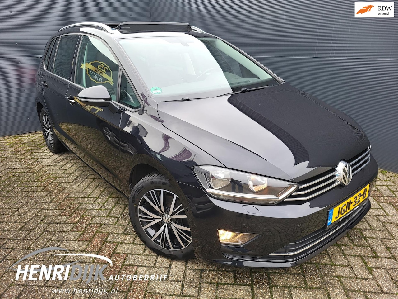 Volkswagen Golf Sportsvan - 1.4 TSI Highline Automaat Panodak / Camera / Trekhaak / Stoelverwarming / PDC - AutoWereld.nl