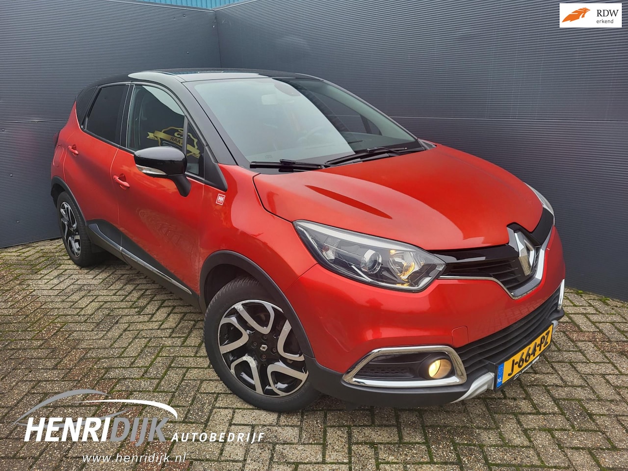Renault Captur - 1.2 TCe Helly Hansen Automaat / Camera / Stoelverwaming / Trekhaak - AutoWereld.nl