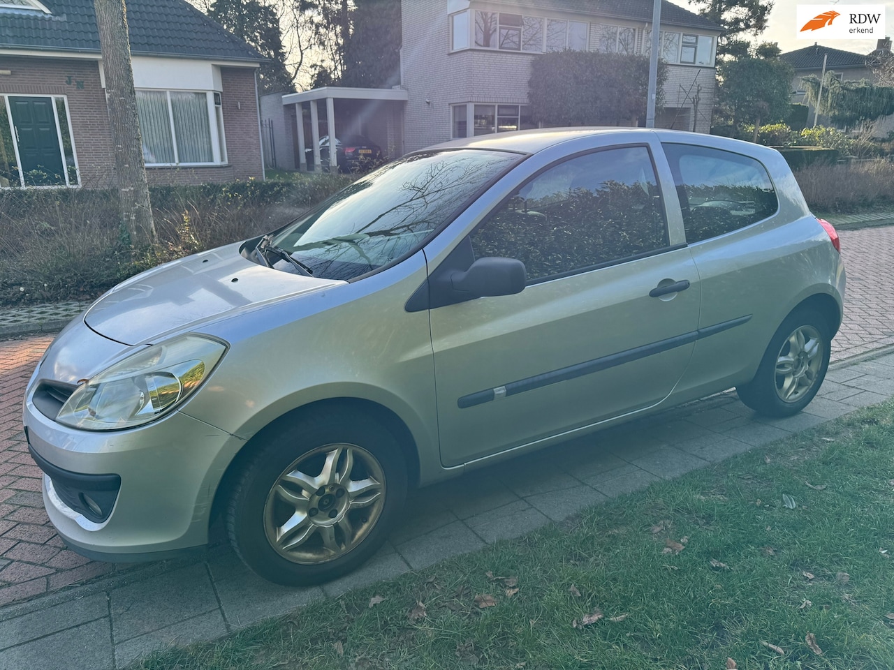 Renault Clio - 1.2 16V 1.2-16V, Airco, Elektrische ramen, APK januari 2027. - AutoWereld.nl