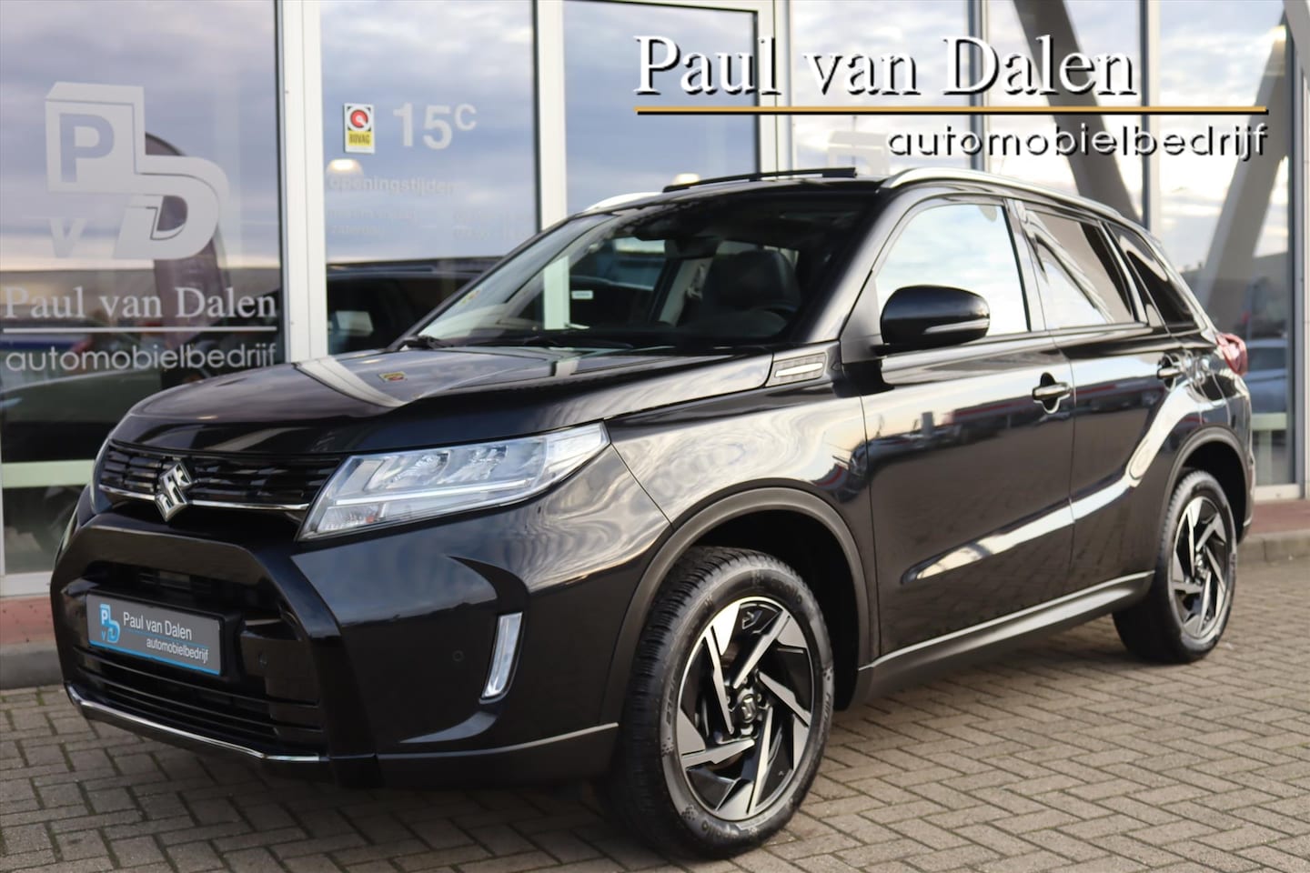 Suzuki Vitara - 1.5 HYBRID AUTOMAAT STYLE Panodak | Navi | Camera | Adapt.Cruise | Clima | Leer | Stoelver - AutoWereld.nl