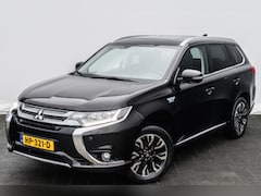 Mitsubishi Outlander - 2.0 PHEV Executive Edition | Trekhaak | Camera | Stoelverwarming | Navi