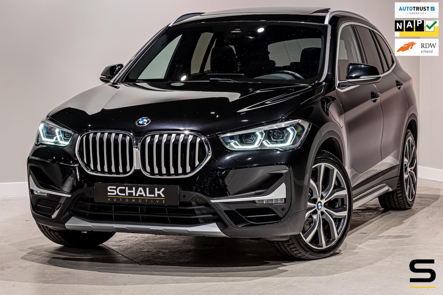 BMW X1 - XDrive25e High Executive|NAP|1eig|Pano|HUD|Trekhaak - AutoWereld.nl