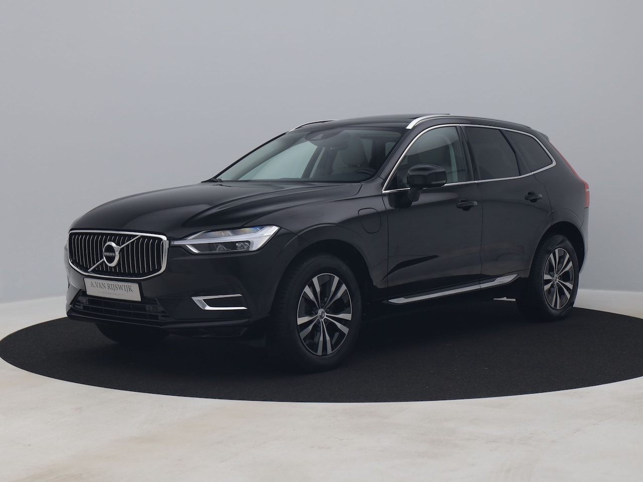 Volvo XC60 - 2.0 Recharge T6 AWD Business Pro | PANO | CAMERA | KEYLESS | TREKHAAK even offline IVM lop - AutoWereld.nl