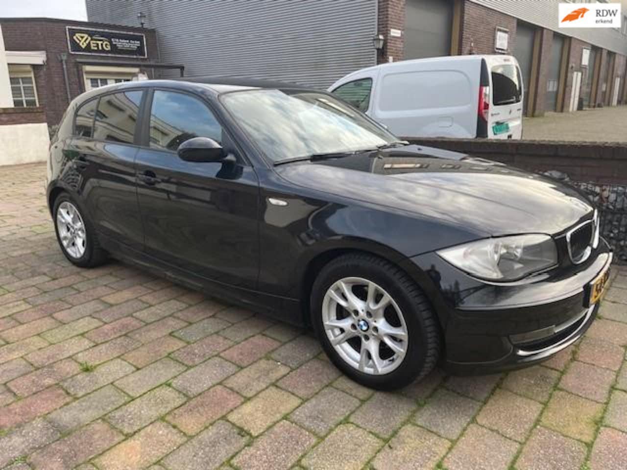 BMW 1-serie - BMW 1-serie 118i Business Line 5 deurs / Automatische Airco/ NAP / boekjes aanwezig / APK - AutoWereld.nl