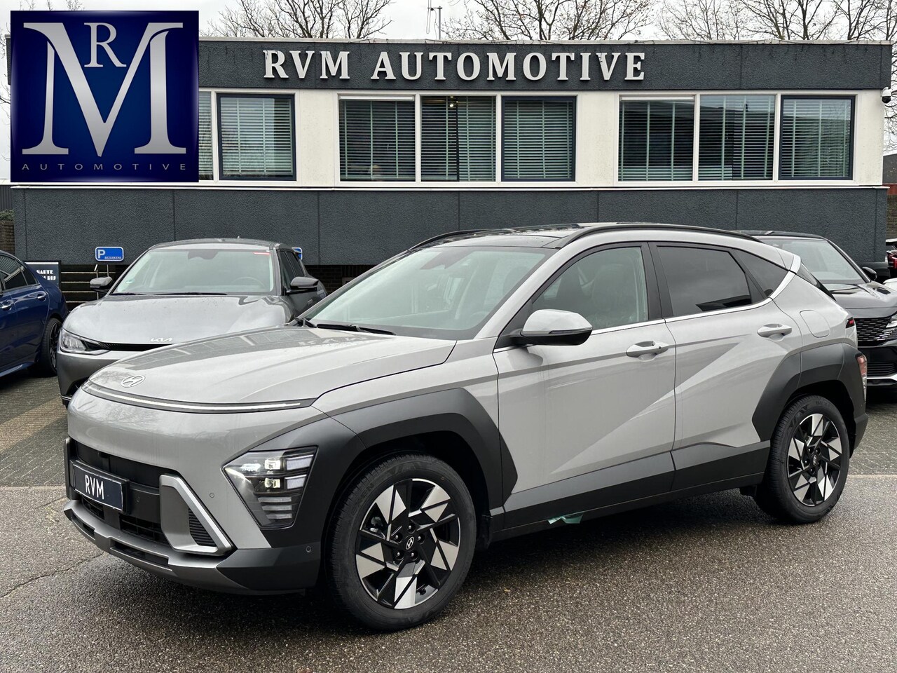 Hyundai Kona - 1.6 GDI HEV Premium Sky VAN: 44.300,- VOOR: 35.877,- UW EINDEJAARSVOORDEEL: 8.413,- euro N - AutoWereld.nl