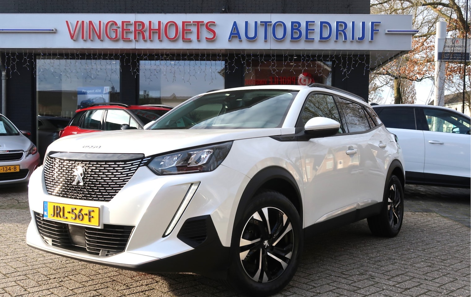 Peugeot 2008 - 130 Pk * AUTOMAAT * Allure Plaatje van een automobiel ! Vingerhoets; Vierde Generatie Eers - AutoWereld.nl
