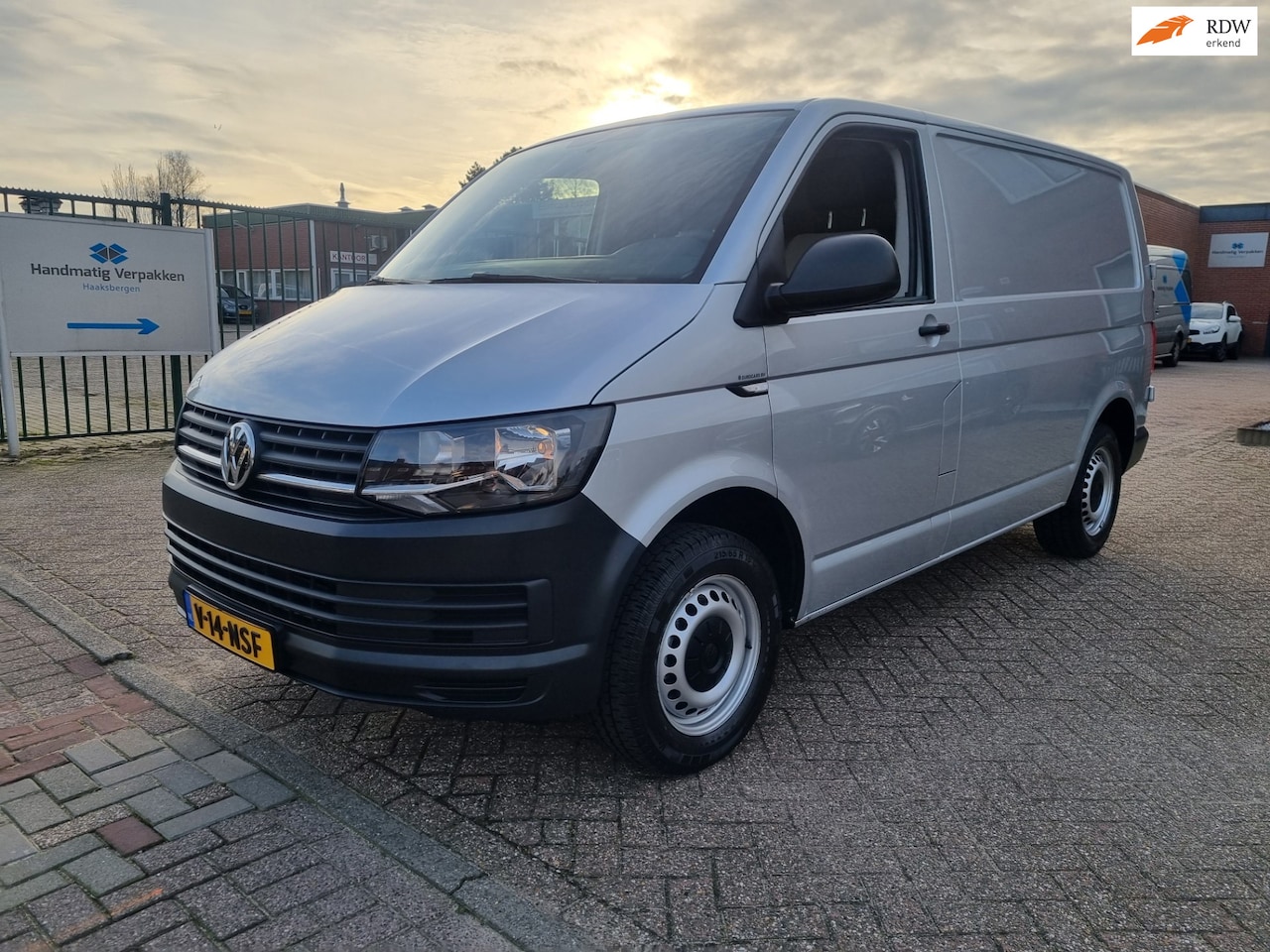 Volkswagen Transporter - T6 2.0 BENZINE TSI L1H2 Highline - AutoWereld.nl