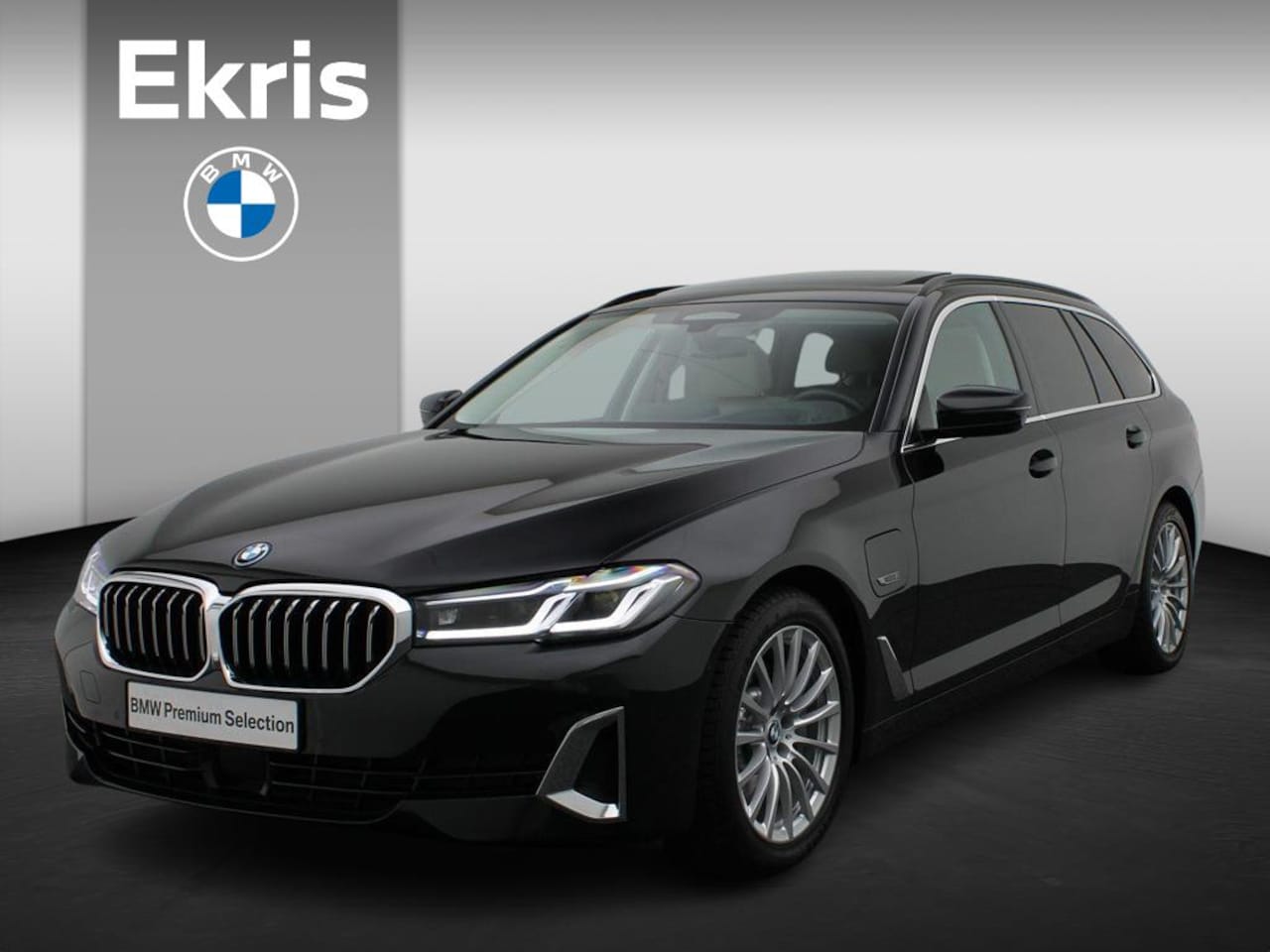 BMW 5-serie Touring - 530e Luxuryline | Stuurwielrand Verwarmd | Trekhaak | Panoramadak | 4-zone Airconditioning - AutoWereld.nl