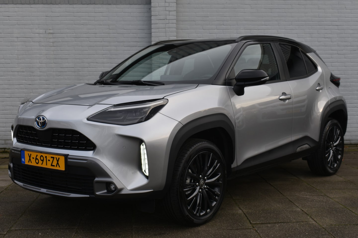 Toyota Yaris Cross - 1.5 Hybrid Adventure Automaat 116pk | Head-up display | JBL | PDC | Stuur&stoel verwarming - AutoWereld.nl